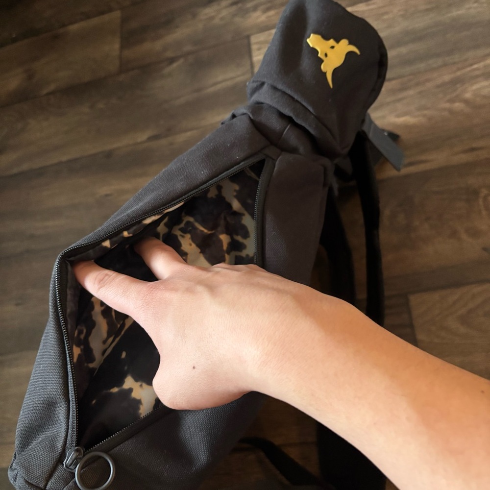 Under Armour UA Project Rock Duffle Backpack Bag Black Gold Gym $130 NEW - Picture 6 of 8